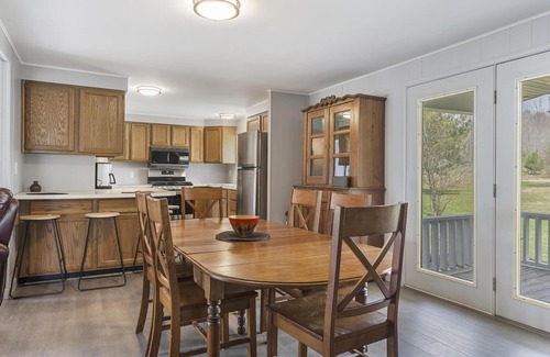 Levering Casa | Munro Lake House Central Location to Northern Michigan's Favorite Activities!