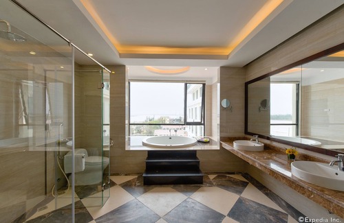 Dong Hoi Hotel | Muong Thanh Holiday Quang Binh Hotel