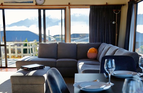Te Anau Cabaña | Murchison Mount View - Te Anau Holiday Home