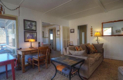 Estes Park Casa | Murphy's Riverside Cottage