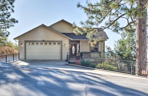 Forest Meadows Casa | Murphys Retreat with Canyon Views and Game Room