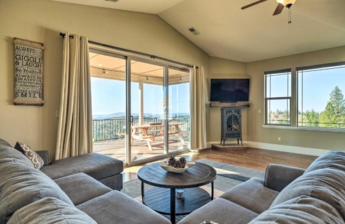 Forest Meadows Casa | Murphys Retreat with Canyon Views and Game Room