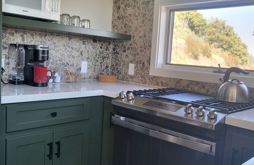 Forest Meadows Casa | Murphys Sunrise Cottage private and peaceful with breathtaking views.