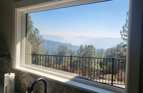 Forest Meadows Casa | Murphys Sunrise Cottage private and peaceful with breathtaking views.