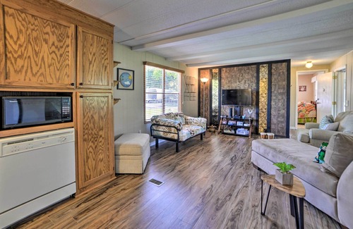Murray Cabina | Murray Getaway w/ Deck: Near Fishing & Boating!
