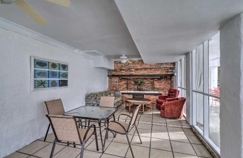 Garden City Apartamento | Murrells Inlet Upstairs Unit 1 Block to Beach!