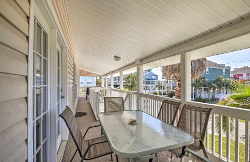 Garden City Apartamento | Murrells Inlet Upstairs Unit 1 Block to Beach!