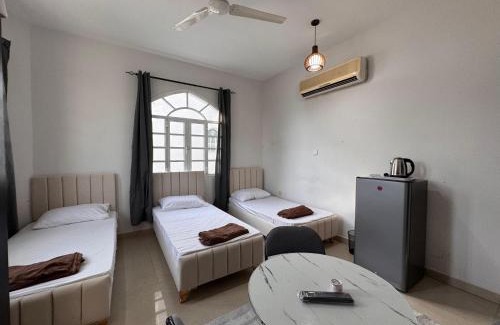 Al Ghubrah Ash Shamaliyyah Casa | Muscat Guesthouse 3 All Private Ensuite Rooms