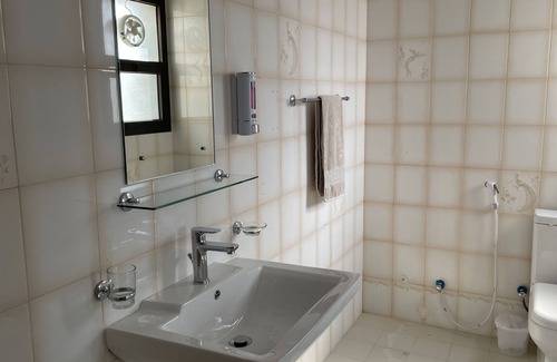 Qurm Apartamento | Muscat's insider tip: Just a 7-minute walk from the beach