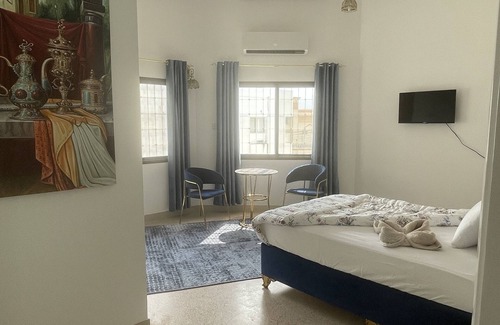 Qurm Apartamento | Muscat's insider tip: Just a 7-minute walk from the beach
