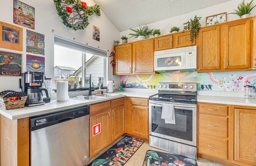 Fountain Casa | Music Themed 3-bedroom house with WiFi, AC and easy access to FT Carson