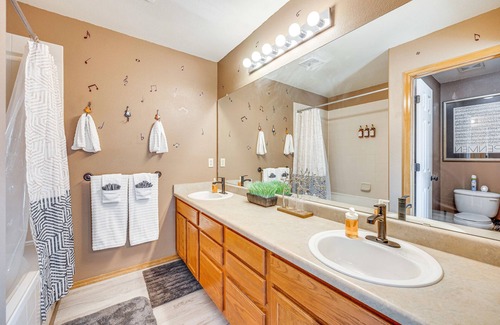 Fountain Casa | Music Themed 3-bedroom house with WiFi, AC and easy access to FT Carson