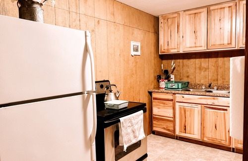 Tennerton Cabina | Muskie-Lounge River Retreat! Secluded getaway.