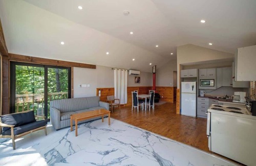 Muskoka Lakes Cabaña | Muskoka 2-bedroom Cottage (Pier 100 #10)