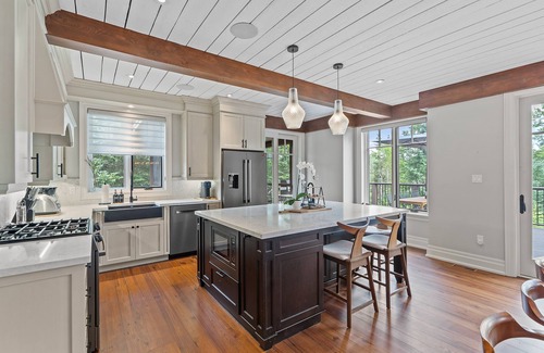 Lake of Bays Cabaña | Muskoka Cottage Retreat, 6 Bedrooms Luxury Cottage
