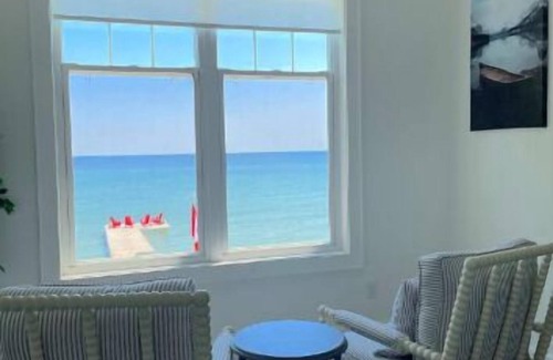 Big Bay Point Cabaña | Muskoka Gem | Kayaks, Firepit, BBQ & Sandy Shore