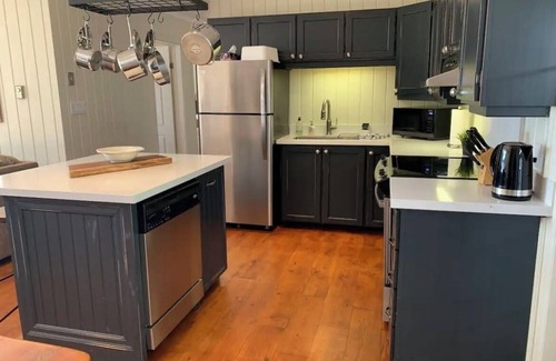 Muskoka Lakes Cabaña | Muskoka Island Paradise! Sleeps 12