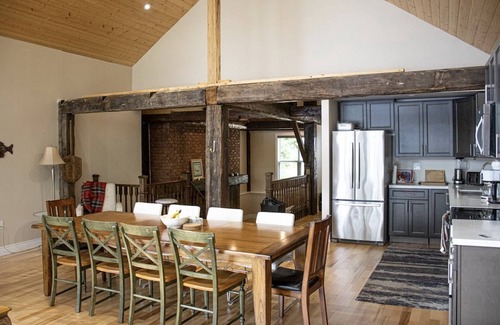 Baysville Cabaña | Muskoka Lakefront Cottage 3BR | Lake of Bays | Pet Friendly