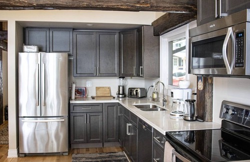 Baysville Cabaña | Muskoka Lakefront Cottage 3BR | Lake of Bays | Pet Friendly