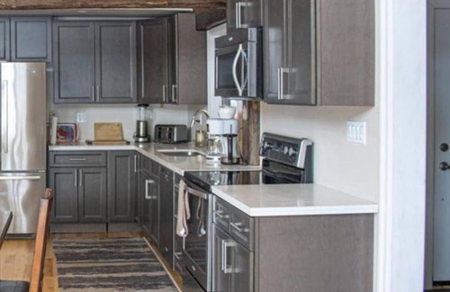 Baysville Cabaña | Muskoka Lakefront Cottage 3BR | Lake of Bays | Pet Friendly