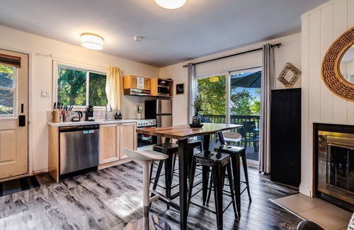 Dwight Cabaña | Muskoka Waterfront Retreat