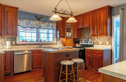 Galax Casa | Must see 4/3 Family/Pet Friendly+Pool&hot tub