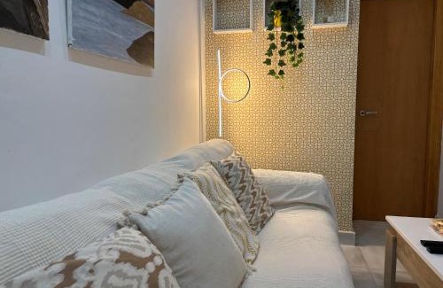 Nervion Apartamento | Muy bonito apartamento en Nervión de dos habitaciones y dos baños con patio privado