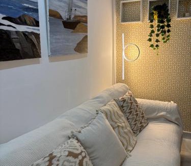 Nervion Apartamento | Muy bonito apartamento en Nervión de dos habitaciones y dos baños con patio privado