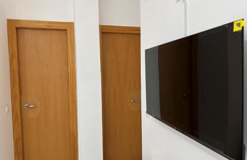Nervion Apartamento | Muy bonito apartamento en Nervión de dos habitaciones y dos baños con patio privado