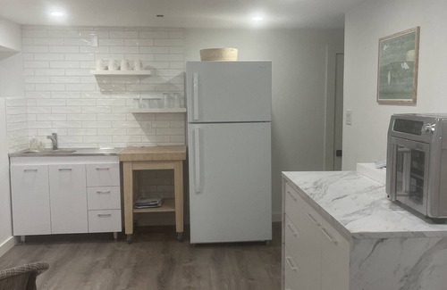 Vineyard Haven Apartamento | MV Modern Queen 1BR and Qu. sofa bed private bedroom apartment sleeps 4 to 6