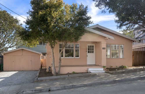 Pacific Grove Cabaña | MV121 Walk to the Ocean Pacific Grove Cottage 30 Nts min