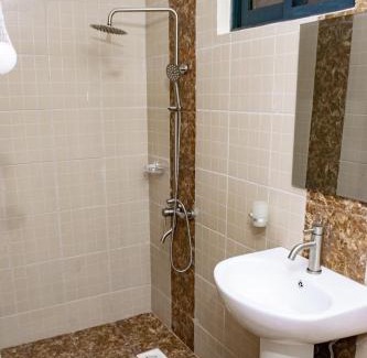 Kariakoo Apartamento | Mvita Heights Retreat