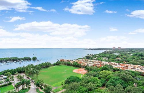 Coconut Grove Hotel | MVR Suite with Poolside Sips and Biscayne Backdrop