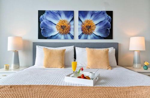 Coconut Grove Hotel | MVR Suite with Poolside Sips and Biscayne Backdrop