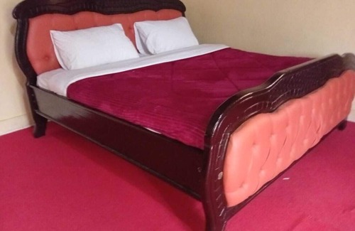 Nanyuki Cama Y Desayuno | Mwari Twin Cottage