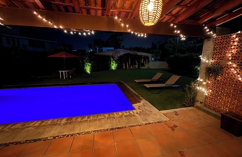 Lomas de Cocoyoc Chalet De Esquí | Casa en Lomas de Cocoyoc, Alberca, Pet friendly.