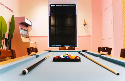 Manage Casa | My Funky House - Jacuzzi, Sauna, billard, cinéma, Nintendo Switch, jeux, filet suspendu