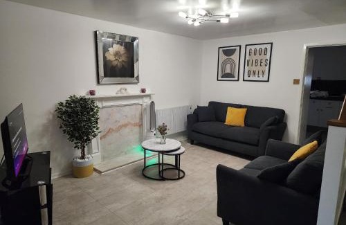 Swinton Casa | My Holiday Home -2 Bed -Free Parking
