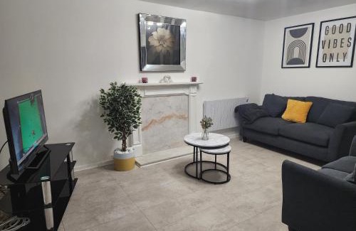 Swinton Casa | My Holiday Home -2 Bed -Free Parking
