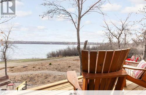 Saskatchewan Casa | My Lovely Lakeview Cottage Saskatchewan Beach 3 Bed - 2 Bath Cabin