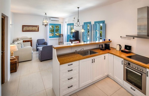 Kamari Villa | Villa en Fira con 2 habitaciones, capacidad 5
