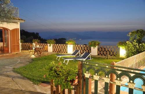 Termini Apartamento | Casa '2 ulivi', amplio y luminoso, con vistas al mar, solarium, piscina privada