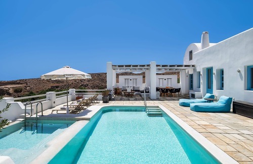 Kamari Villa | Villa en Fira con 3 habitaciones, capacidad 7