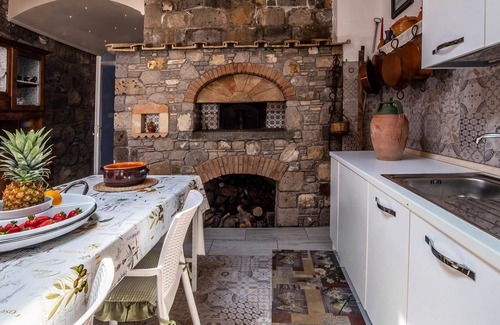 Colli di Fontanelle Casa | My Rental Homes - Casa Kim with sea view, hot tub and terrace with the barbeque