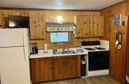 Hazelhurst Cabina | MY-T-Pine Acres Lake Cottage