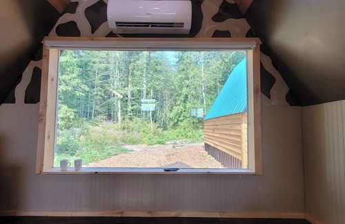 Brew Bay Chalet De Esquí | Mycelium Forest Cabin on 33 acre farm