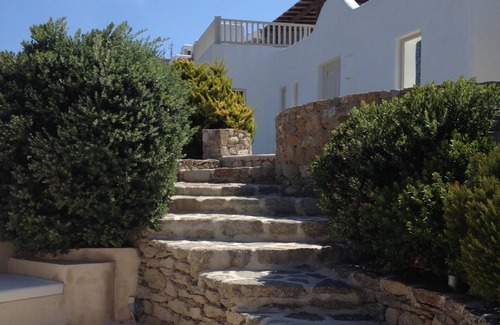 Ftelia Casa | Joya escondida de Mykonian: perfecta para los amantes de la windsurf y del jet set boho chic