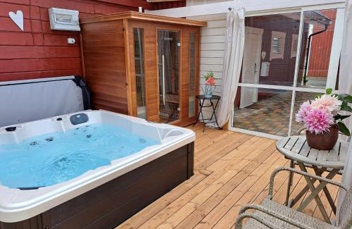 Borlange Cabina | Myntloftet med inglasad bubbelbad