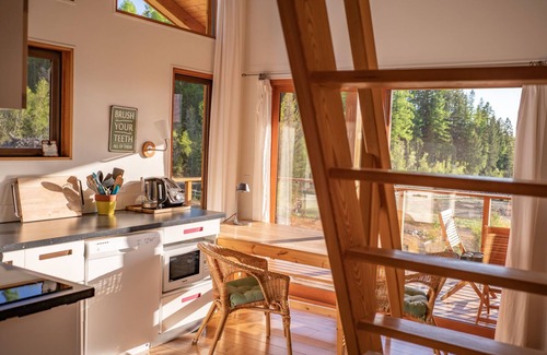 Central Okanagan Cabina | Myra Canyon Lodge + Ranch