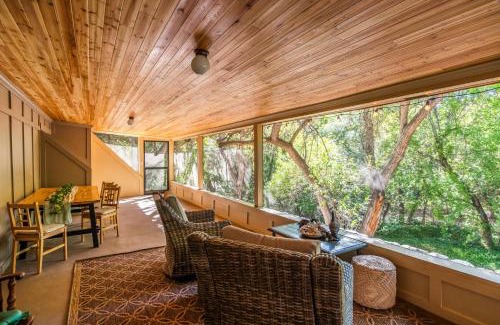 Cornville Casa | Myrinn-Hobbit Cottage on the Creek Storybook Stay